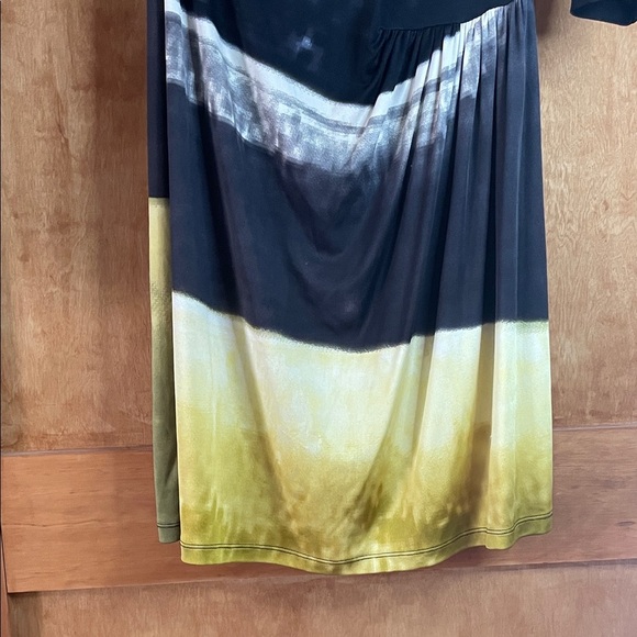 Chic Black and Yellow Long Sleeve Dress - Picture 4 of 6